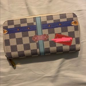 White and grey check long wallet